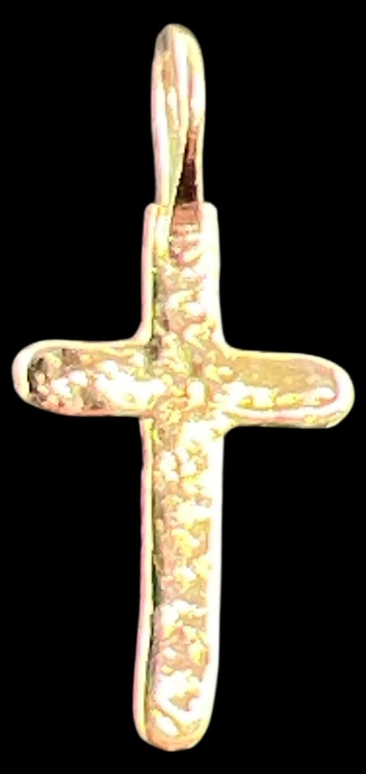 14K Gold Hammered Pattern Cross Pendant: Hammered patterned cross pendant crafted in 14 karat gold. The piece features a textured surface on the front and a smooth finish on the reverse. Acid tested for 14K gold purity. Weighs approx. 0.72