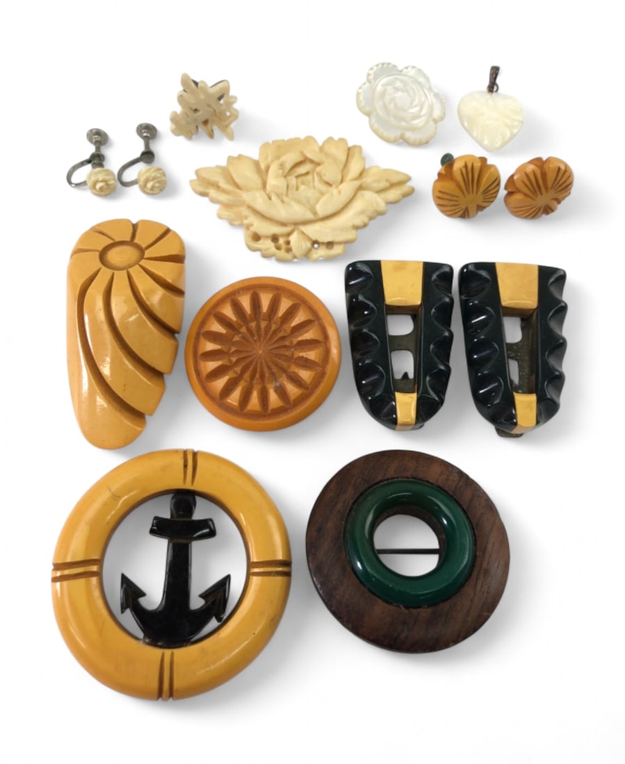 VTG Bakelite and Celluloid Jewelry Collection (1 of 3)