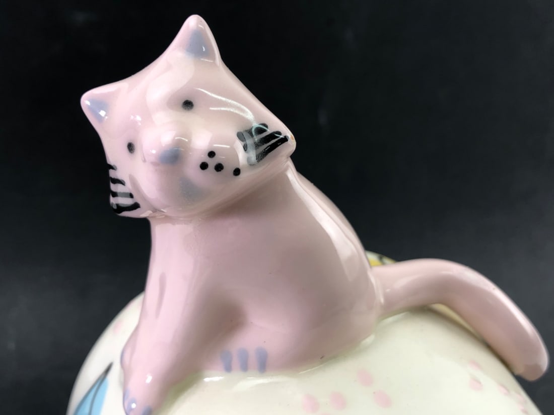 Signed Hand-Painted Ceramic Cat and Fish Mantle Clock - 9
