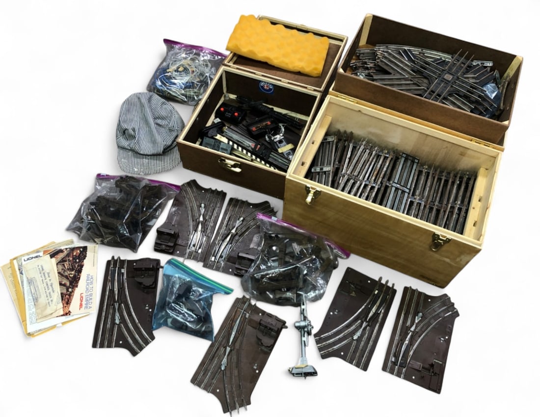 Lionel Model Train Track and Accessory Collection (1 of 8)