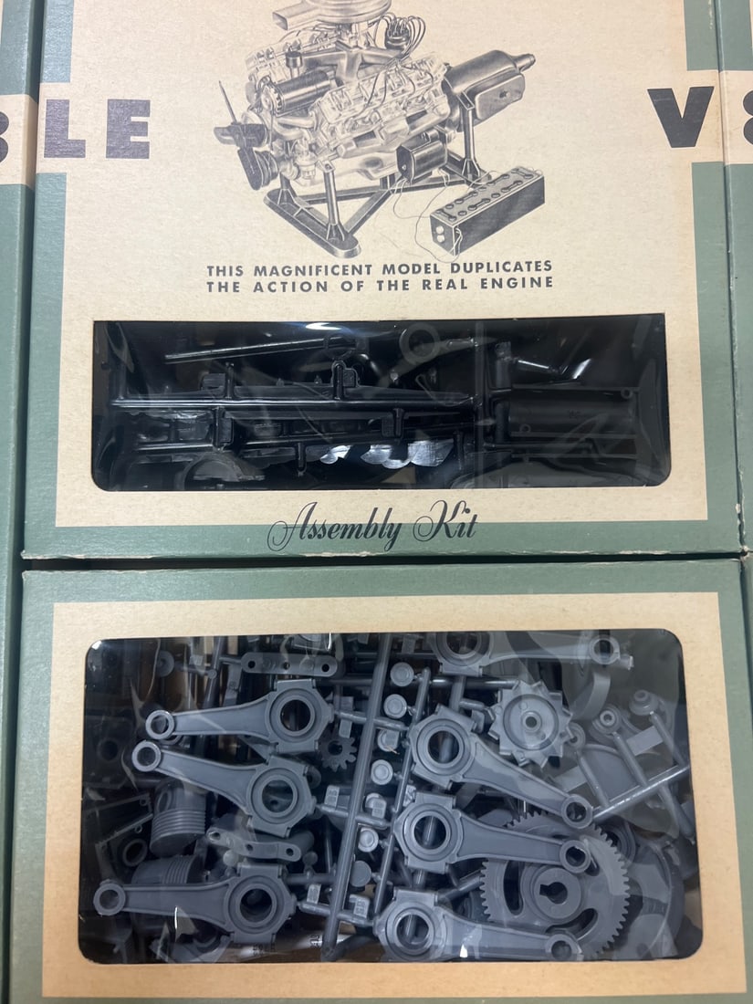 Renwal Visible V8 Engine Model Kit No. 802 - 3
