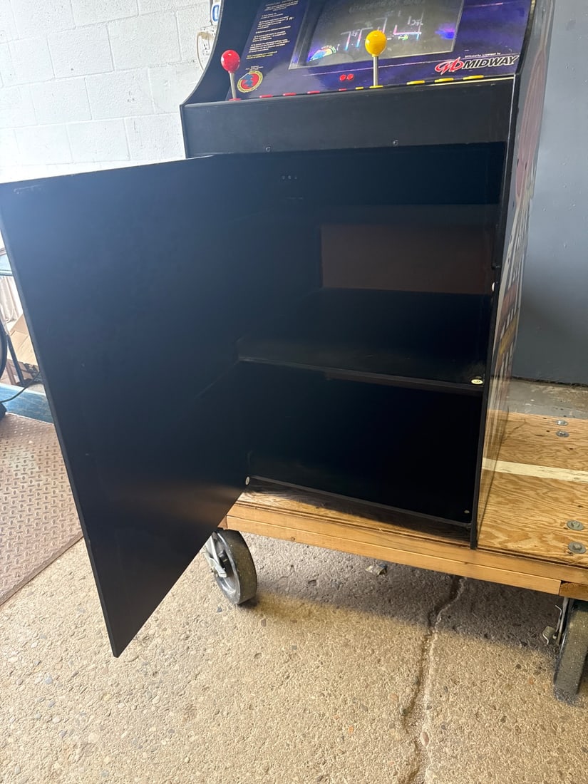 RARE Midway Multi-Game Arcade Machine - 6