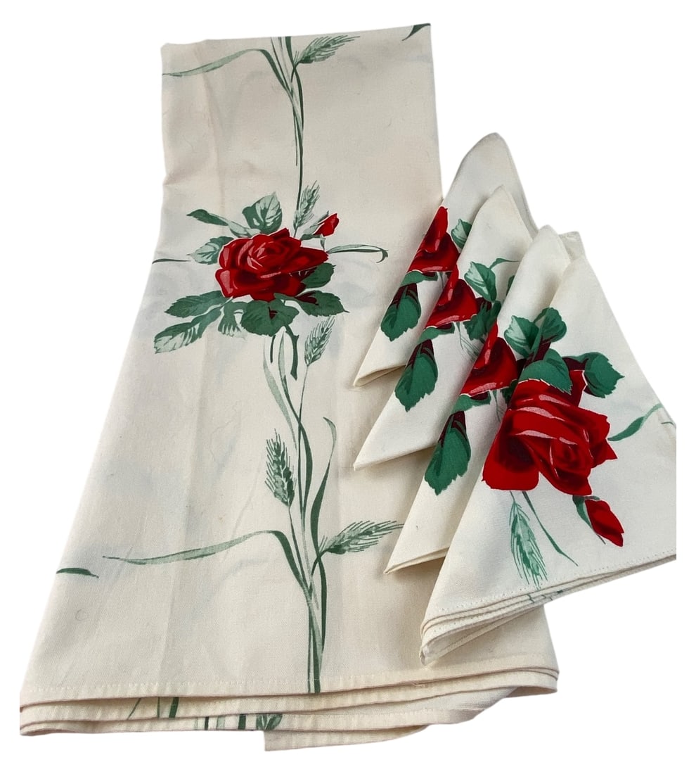 Wilendur American Beauty Tablecloth & 4 Napkins: 1950s Wilendur American Beauty pattern tablecloth and four matching napkins. Features large red roses with green foliage and wheat stalks on a cream background. Likely cotton. Tablecloth measures