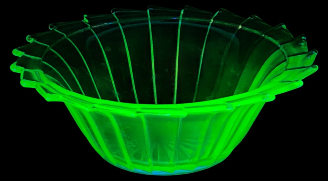 Jeannette Style Uranium Glass Pinwheel Bowl (1 of 8)