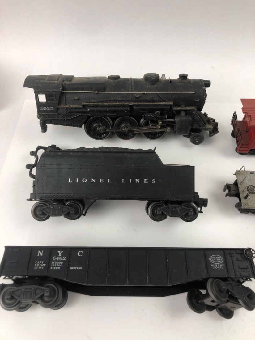 Lionel Post-War Train Set w/Accessories - 6
