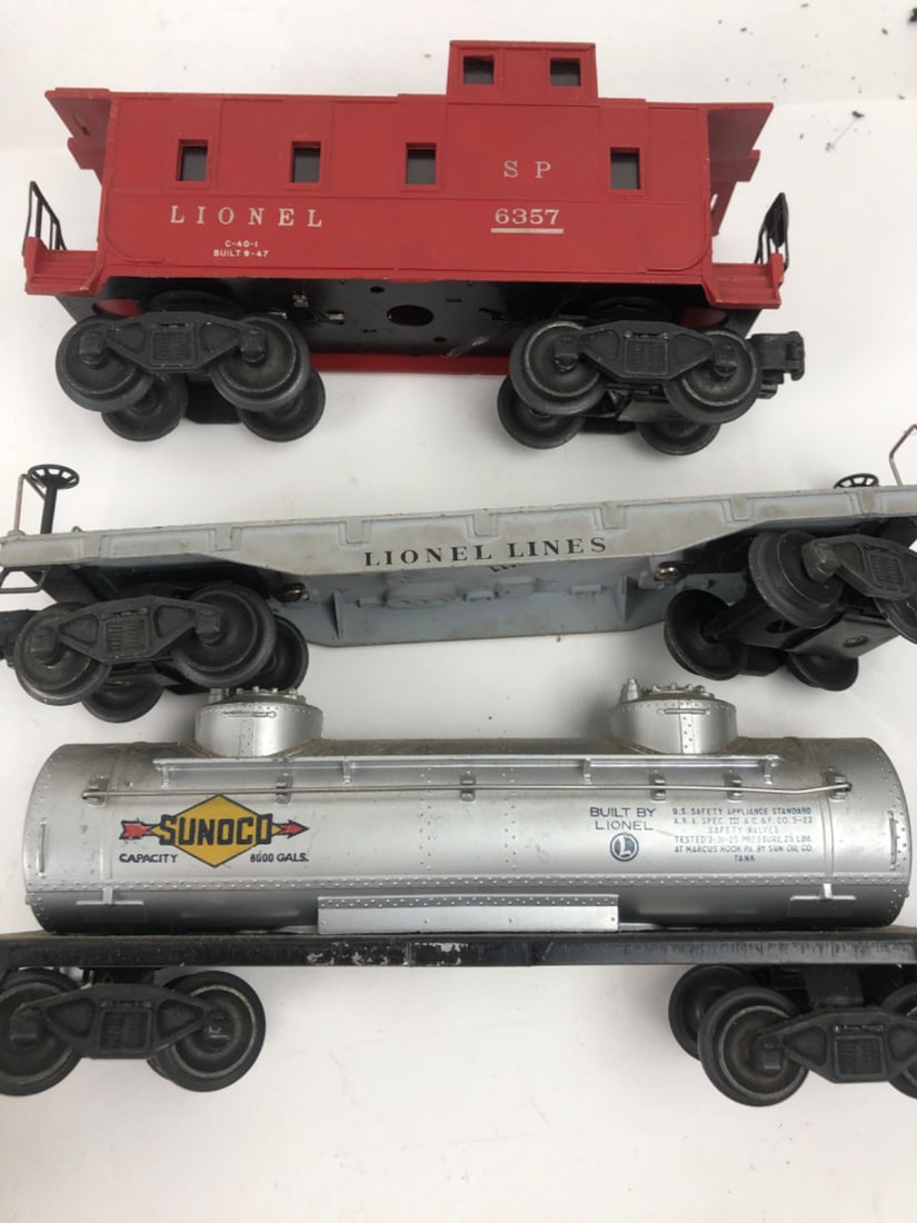 Lionel Post-War Train Set w/Accessories - 7