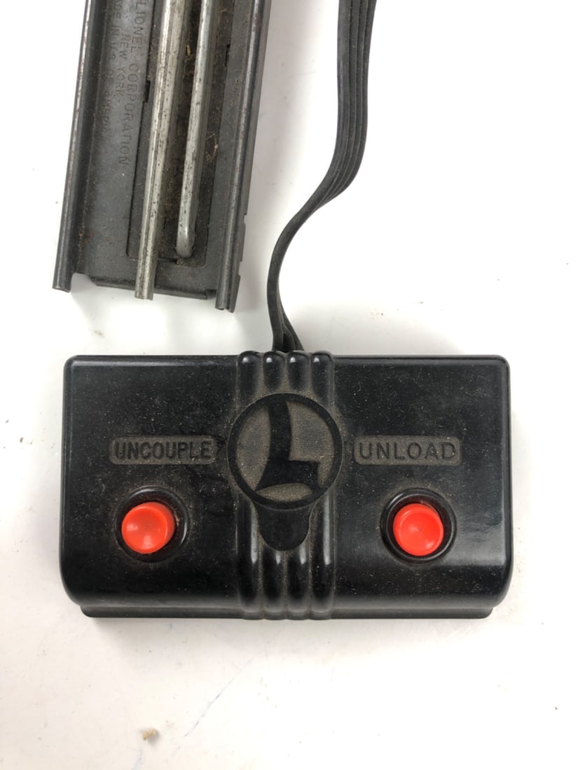 Lionel Post-War Train Set w/Accessories - 8