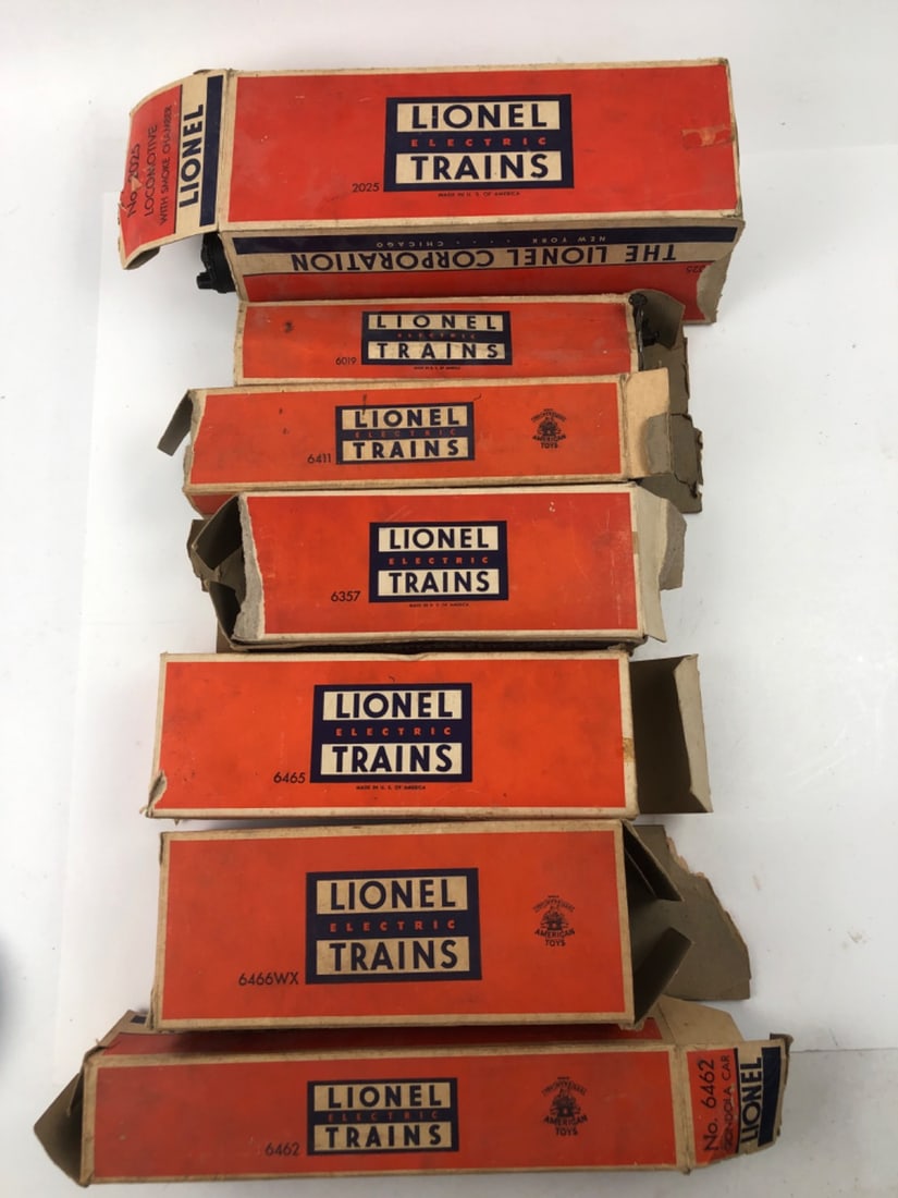 Lionel Post-War Train Set w/Accessories - 9