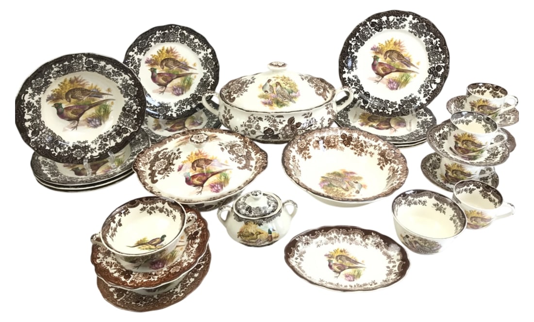 Palissy Game Series English Dinnerware with storage cases (1 of 8)