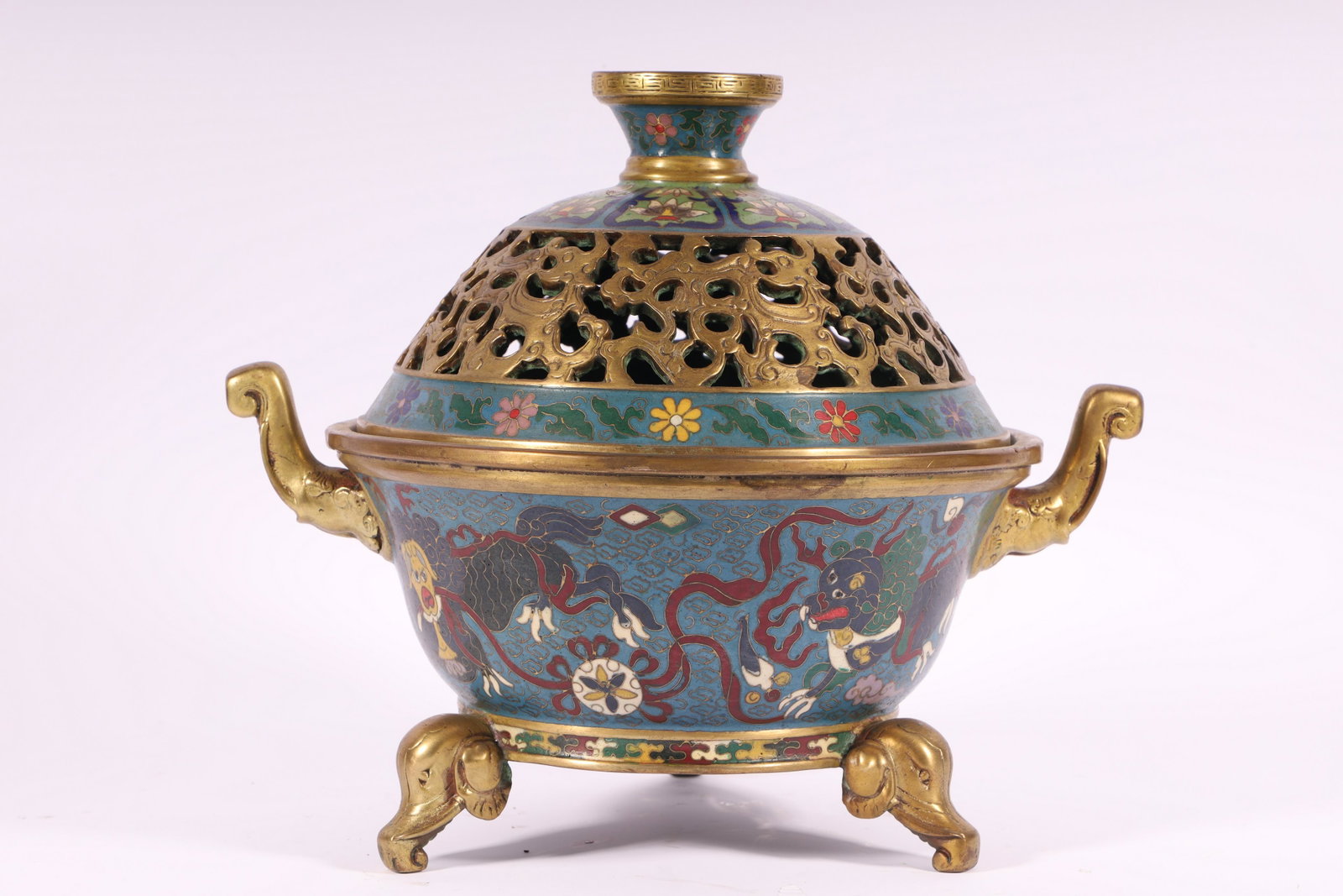 A Fine and Rare Cloisonne 'Dragon' Censer: A Fine and Rare Cloisonne 'Dragon' CenserChinese Qing Dynasty Mark Of QianLongSize:26.6cmX22cm