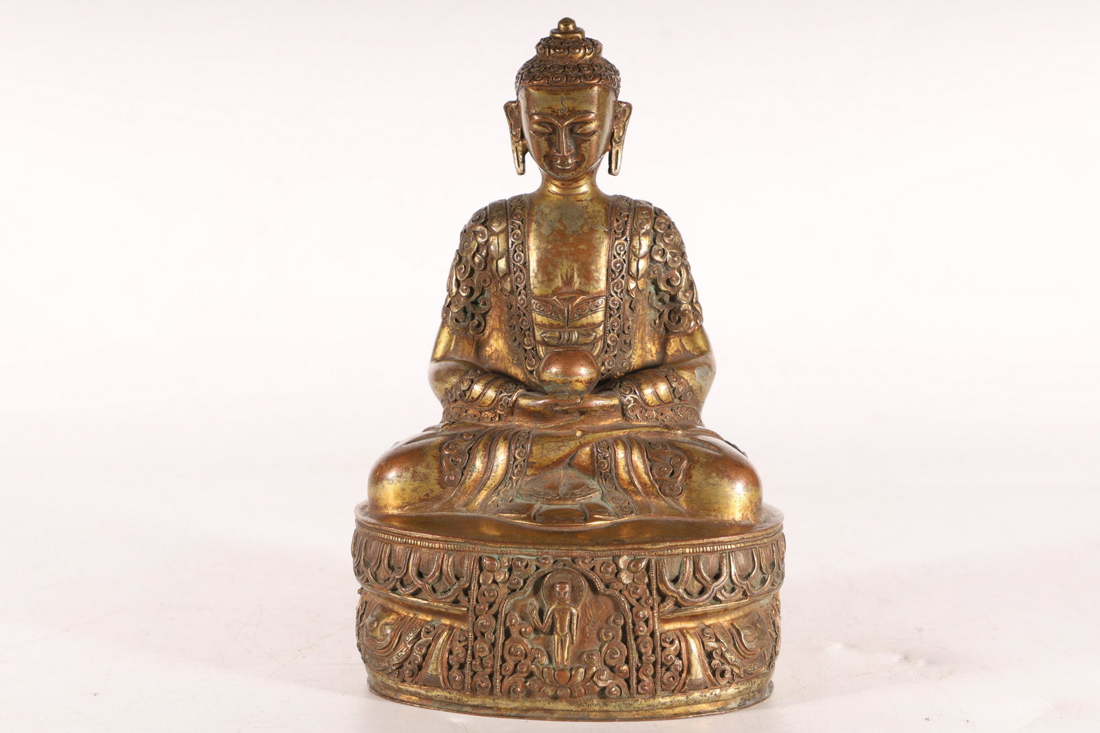 A Fine and Rare Gilt-bronze Figrue Of Buddha: A Fine and Rare Gilt-bronze Figrue Of Buddha Chinese Ming Dynasty Size:10.2cmX9cmX17.5cm