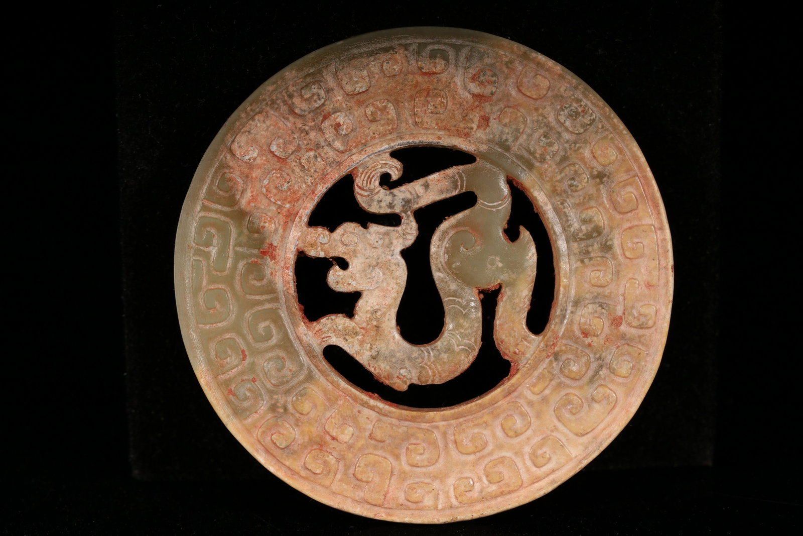 A sancai and yellow-glazed ewer: A white jade 'chi-dragon' disc Chinese Han Dynasty Size:6.5cmx0.5cm