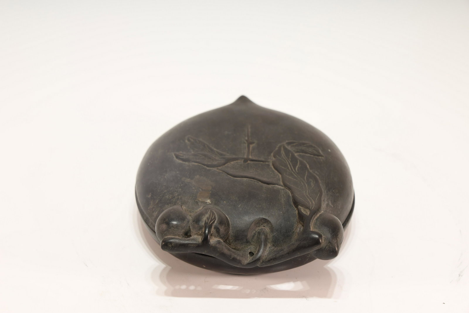 A Gorgeous Carved Peach-shaped Duan Inkstone: A Gorgeous Carved Peach-shaped Duan Inkstone Chinese Qing DynastySize: 15.8cmx13.3cmx1.5cm