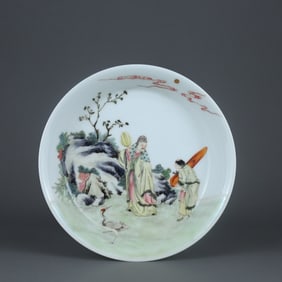 FAMILLE ROSE GLAZE DISH WITH FIGURE PATTERN