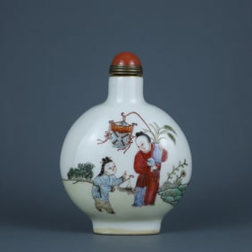 FAMILLE ROSE GLAZE CARVED FIGURE PATTERN SNUFF BOTTLE