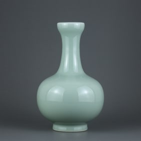 GREEN GLAZE VASE