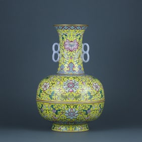 FAMILLE ROSE GLAZE CARVED FLORAL PATTERN VASE