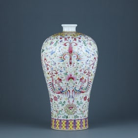 FAMILLE ROSE GLAZE CARVED FLORAL PATTERN VASE