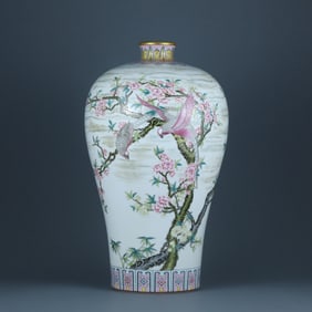 FAMILLE ROSE GLAZE CARVED FLORAL PATTERN VASE