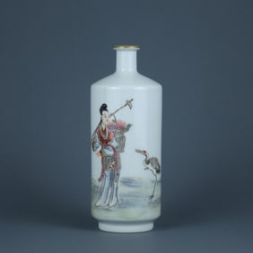 FAMILLE ROSE GLAZE CARVED FIGURE PATTERN VASE