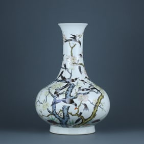 FAMILLE ROSE GLAZE CARVED FLORAL PATTERN VASE