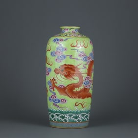 FAMILLE ROSE GLAZE CARVED FLORAL PATTERN VASE