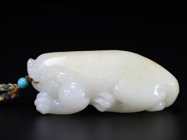 HETIAN JADE CARVED BEAST PENDANT