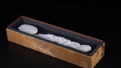 HETIAN JADE CARVED PENDANT