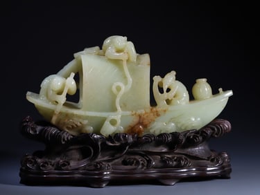 HETIAN JADE CARVED PENDANT