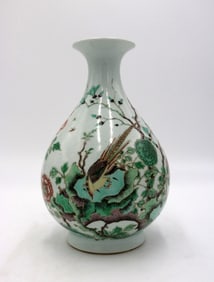 QIANLONG MARK WUCAI GLAZE FLOWER PATTERN VASE