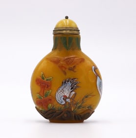 GLASS CARVED CRANE PATTERN SNUFF BOTTLE