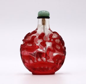 GLASS CARVED HORSE PATTERN SNUFF BOTTLE