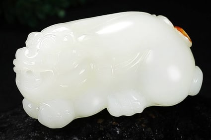 HETIAN JADE BEAST PATTERN PENDANT