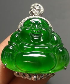 18 K JADEITE BUDDHA PATTERN PENDANT