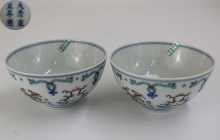 PAIR OF YONGZHENG MARK DOUCAI GLAZE BOWLS