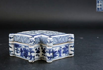 WANGLI MARK BLUE&WHITE GLAZE CARVED FIGURE PATTERN BOX