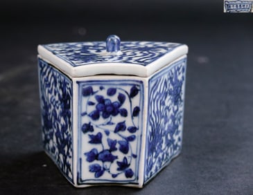 WANGLI MARK BLUE&WHITE GLAZE CARVED DRAGON PATTERN JAR
