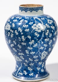 KANGXI MARK BLUE&WHITE GLAZE FLOWR PATTERN JAR