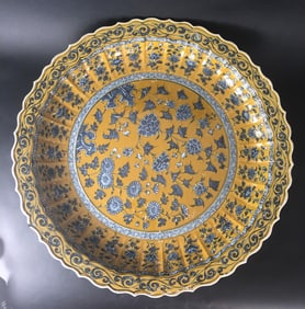 YELLOW GLAZE FLOWER PATTERN PLATE