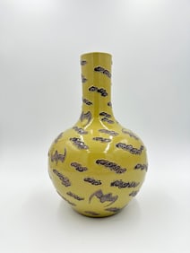 YELLOW GLAZE BAT PATTERN TIANQIU VASE