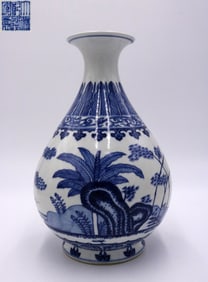 QIANLONG MARK BLUE&WHITE GLAZE CARVED PATTERN VASE
