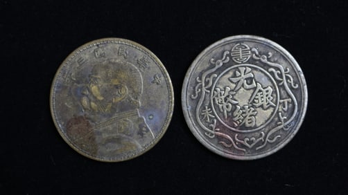 1 Yuan Datou three-year trial coin and 1 Guangxu silver coin of one tael