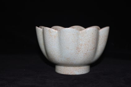 Lotus bowl