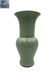 QIANLONG MARK CELADON GLAZE FLOWER PATTERN VASE