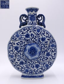 QIANLONG MARK BLUE&WHITE GLAZE CARVED PATTERN VASE