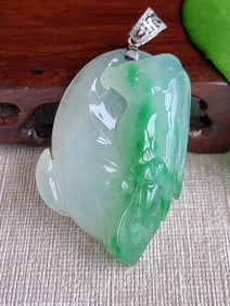 18K gold inlaid green pendant