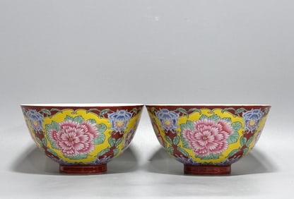 Enamel bowl with flower patterns