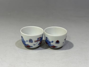 A pair of blue and white underglaze red figure small cups