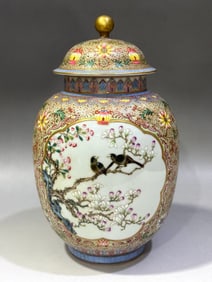 Famous-painted gilded flower-and-bird lidded jar