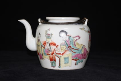 Famille rose teapot